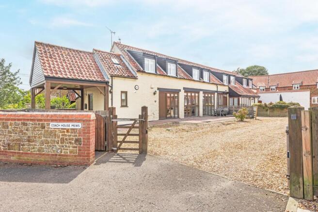 3 bed property, in Light-Filled Coach House Conversion in Old Hunstanton, £525,000