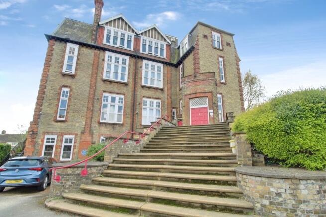 1 bed property, in Phorpres House, £80,750