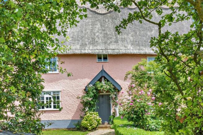 5 bed property, in Tan Office, £900,000