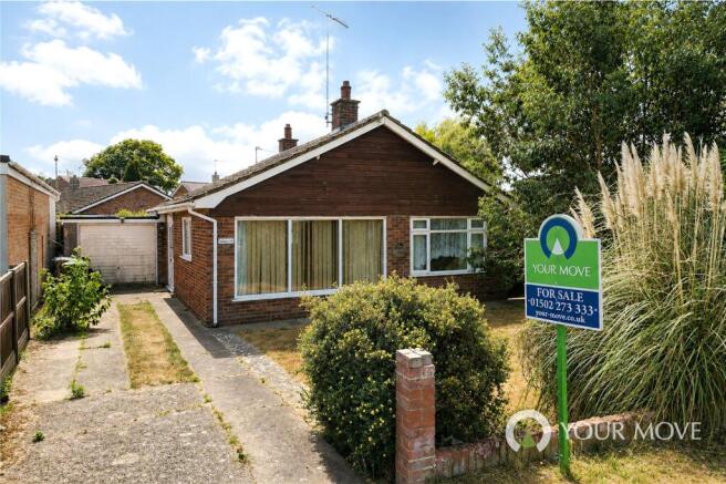 2 bed property, in Ellough Road, £200,000