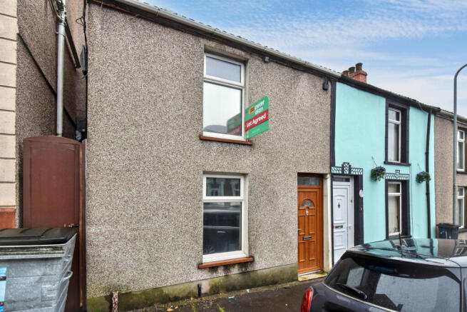 2 bed property, in Regent Street East, £120,000