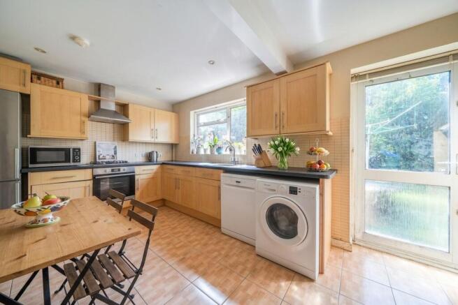 4 bed property, in Meadlands Drive, £900,000