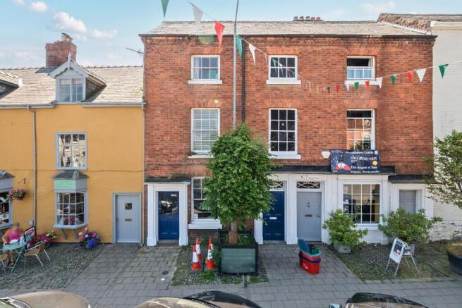4 bed property, in 9 Broad Street, £375,000