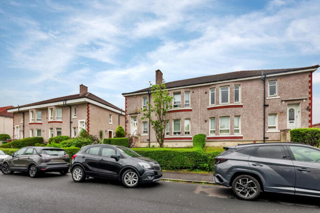 2 bed property, in Liberton Street, £105,000