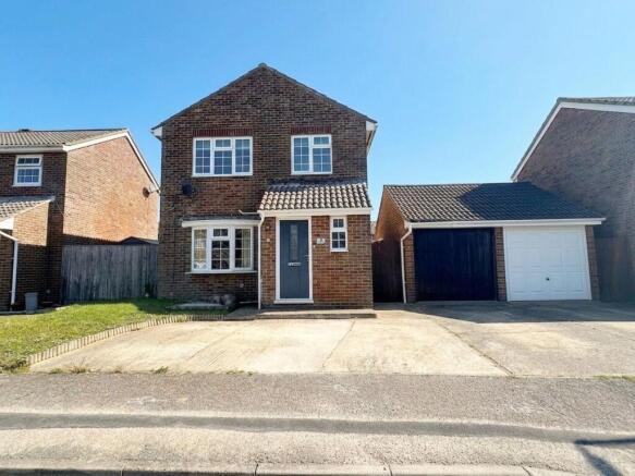 3 bed property, in Downs View, £375,000