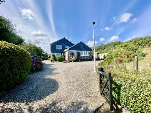 5 bed property, in Porthallow, £695,000