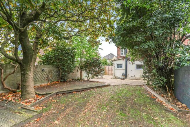2 bed property, in Stewart Road, £300,000