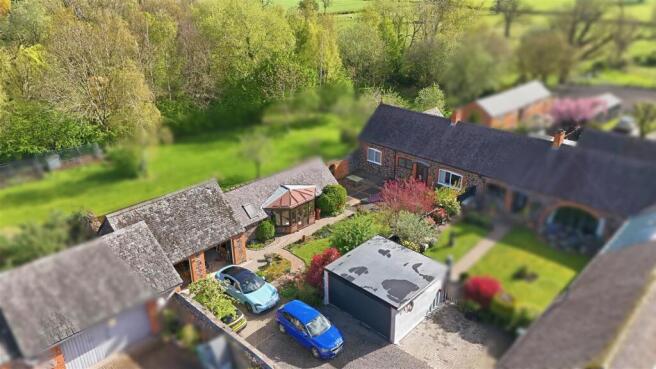 3 bed property, in Home Farm Close, £575,000