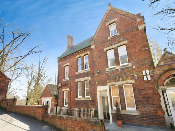 2 bed property, in 14 Lindum Terrace, £255,000
