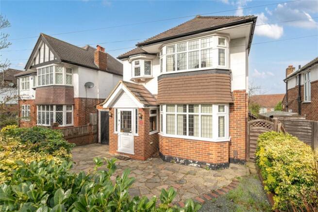 3 bed property, in Warren Road, £725,000