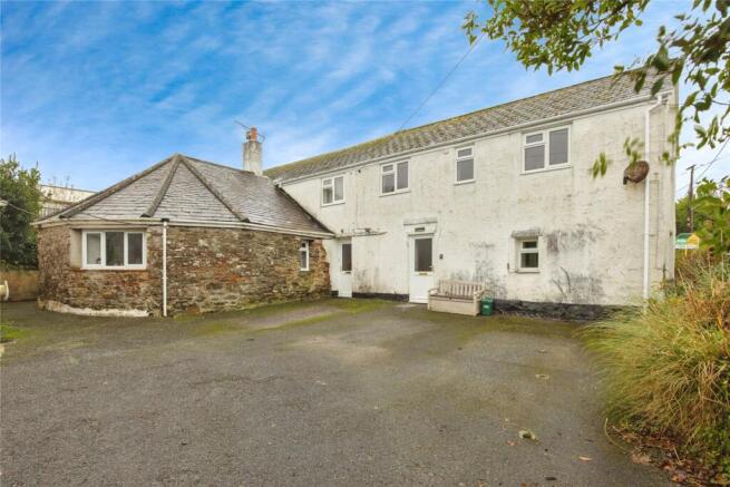 6 bed property, in Trevenna Cross, £550,000