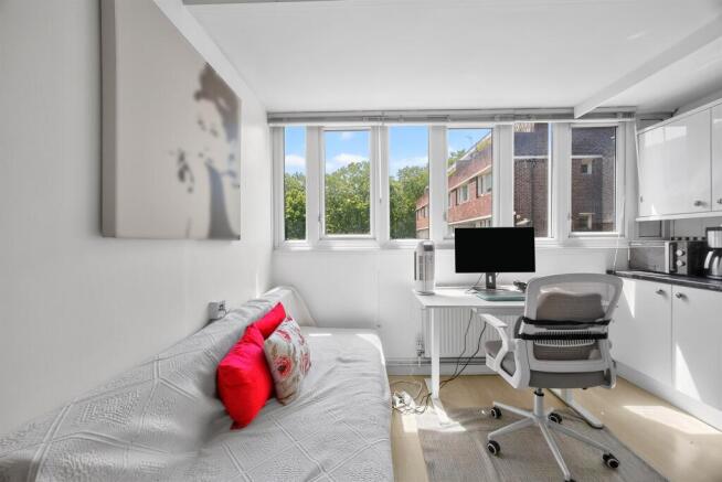 Studio, in Tregunter Road, £425,000