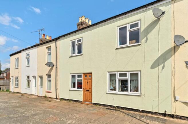 3 bed property, in Seagate Terrace, £85,000