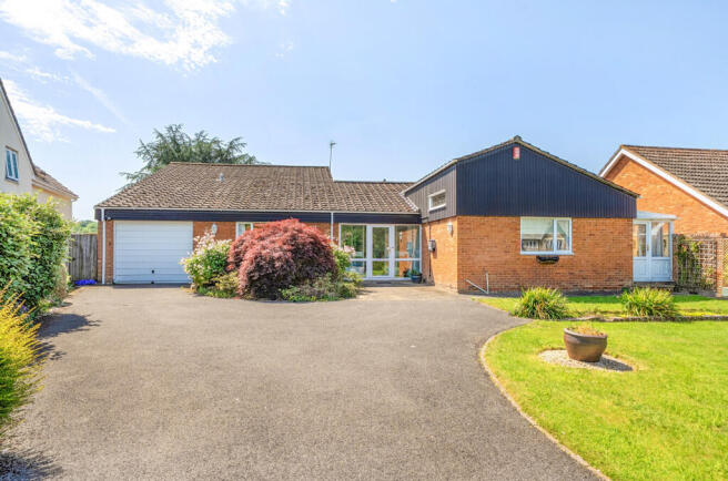 3 bed property, in Bradford On Tone, £425,000