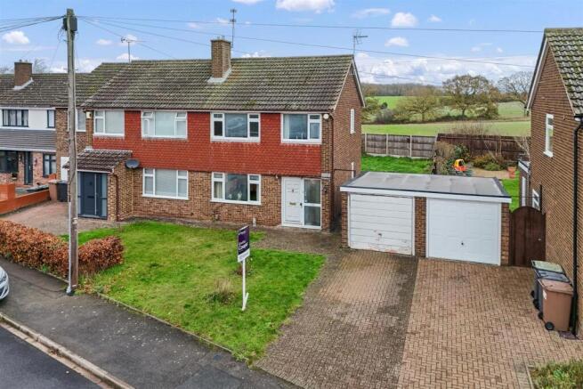 3 bed property, in Kinross Crescent, £335,000