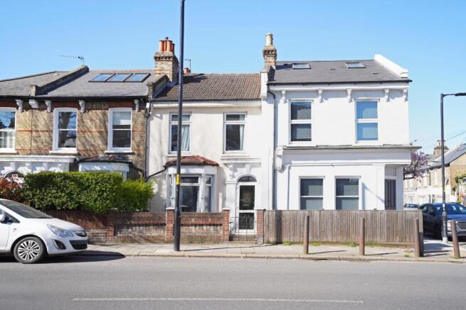 3 bed property, in Lordship Lane, £850,000