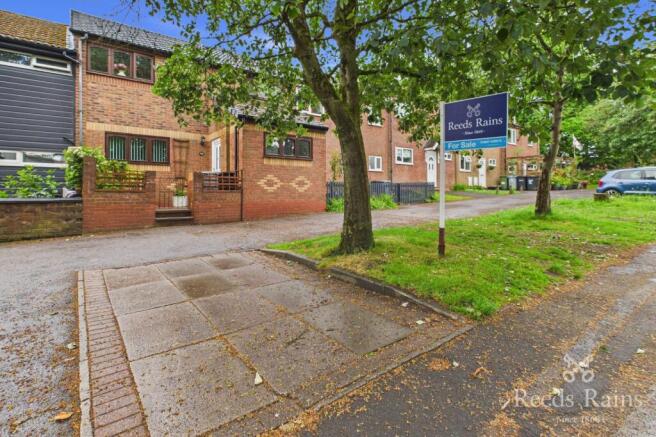 3 bed property, in Kendal Road, £225,000