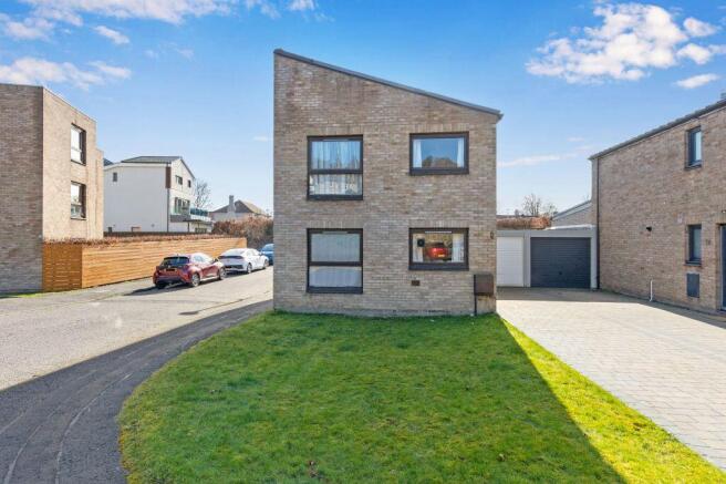 4 bed property, in 1 Beechmount Crescent, £460,000