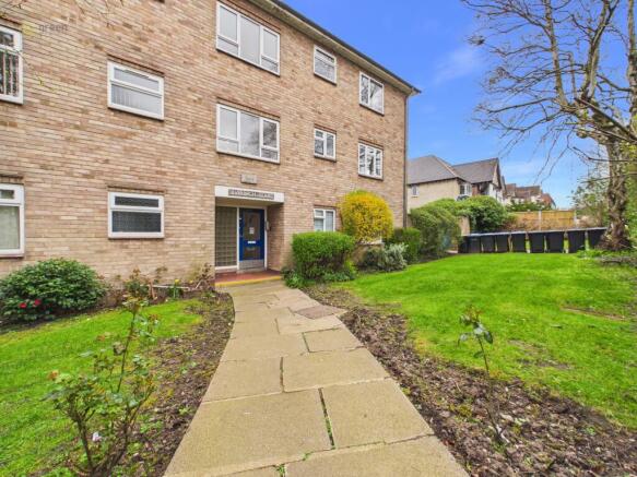 1 bed property, in Silverbirch Court, £70,000