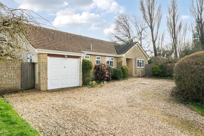 3 bed property, in Burges Close, £425,000