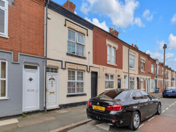 2 bed property, in Luther Street, £170,000