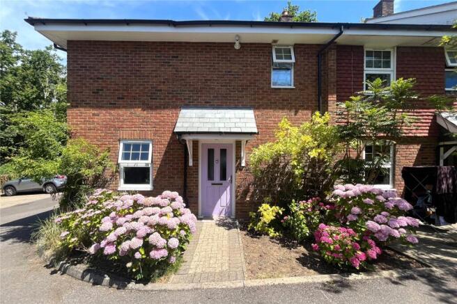 3 bed property, in Thistledown Close, £450,000
