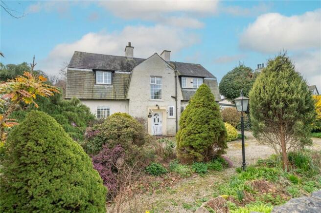 5 bed property, in Redhills Road, £620,000