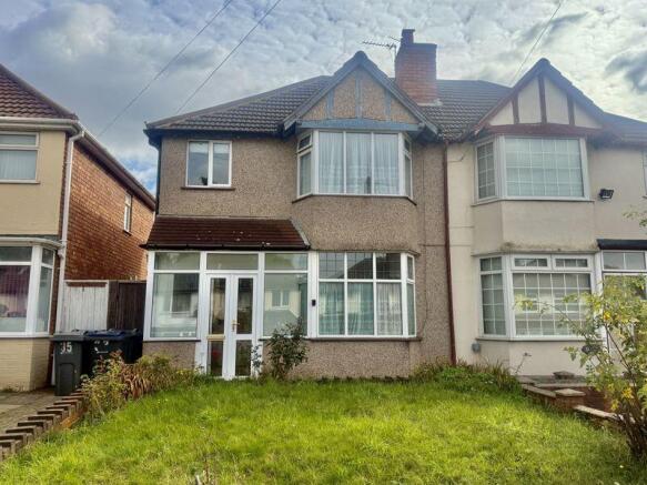 3 bed property, in Powick Road, £240,000