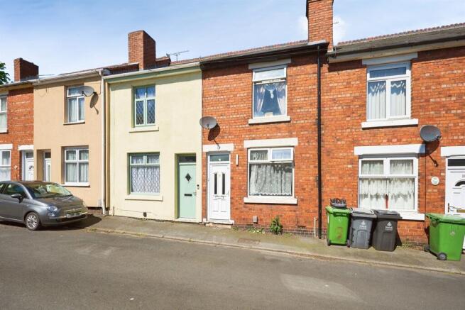 2 bed property, in Short Street, £190,000
