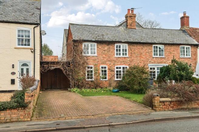 3 bed property, in High Street, £327,500