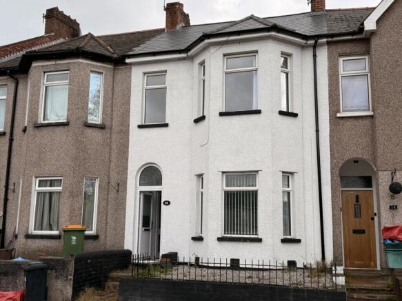 3 bed property, in Brynglas Road, £160,000