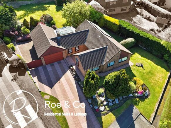 3 bed property, in Broadwood, £700,000