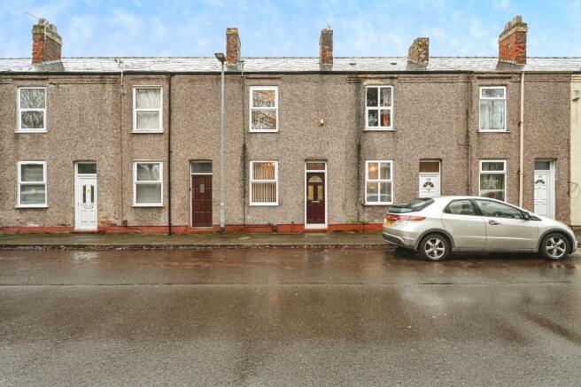 2 bed property, in Wellington Street, £135,000