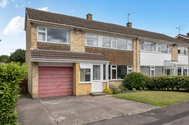 4 bed property, in Manor Gardens, £299,950