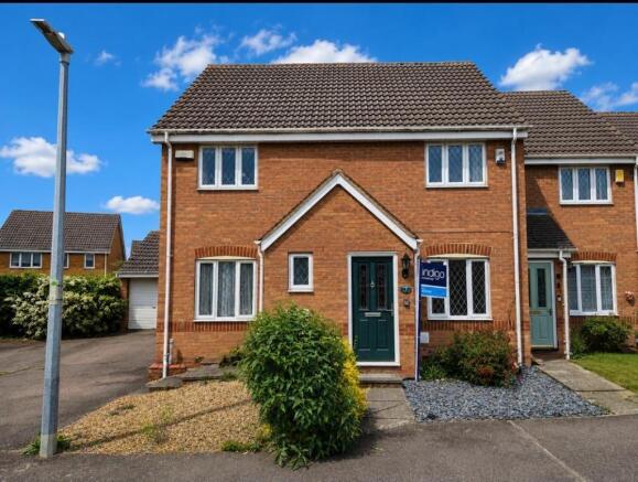 2 bed property, in Shortcroft, £275,000