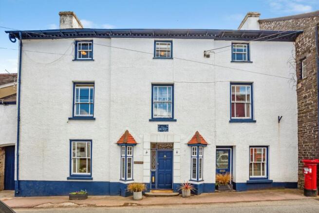 8 bed property, in Church Street, £500,000