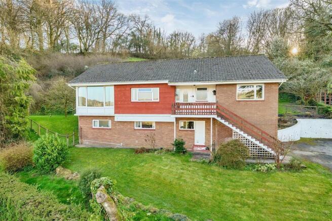 4 bed property, in Battleton, £595,000