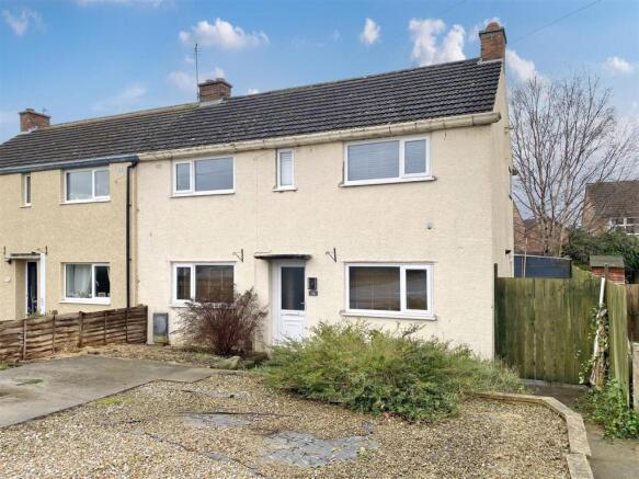 3 bed property, in Fitzalan Road, £165,000