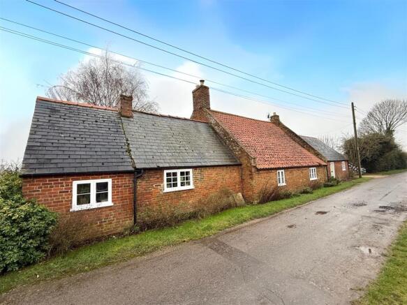 3 bed property, in Northons Lane, £350,000