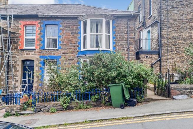 3 bed property, in Vaenor Street, £115,000