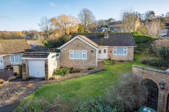 3 bed property, in Cannam Close, £325,000