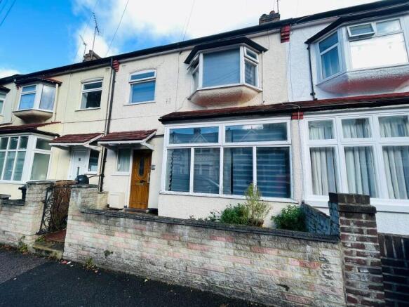 3 bed property, in 15 West End Avenue, £650,000