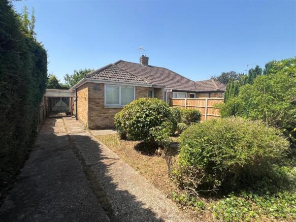 2 bed property, in High Drive, £300,000