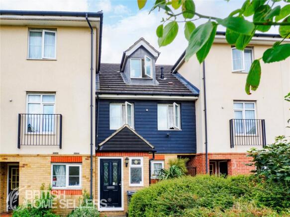 3 bed property, in Blackthorn Road, £465,000