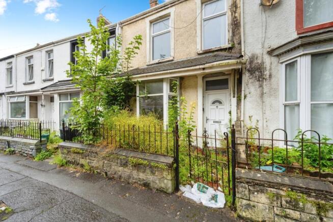4 bed property, in St. Helens Avenue, £140,000