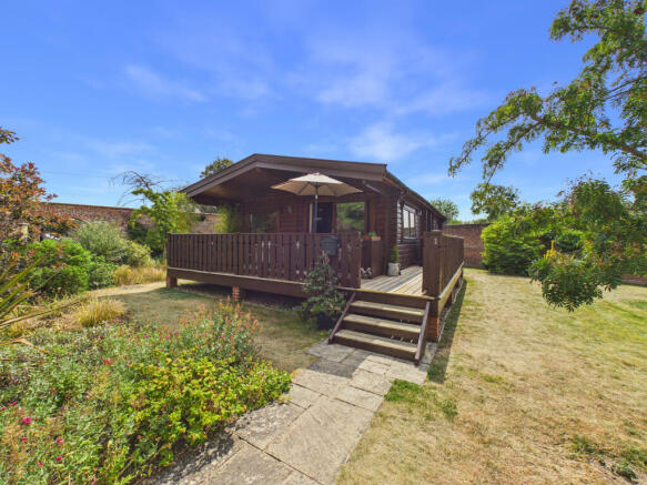2 bed property, in The Walled Garden, £325,000