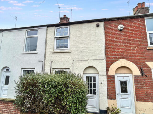 2 bed property, in Bells Road, £120,000