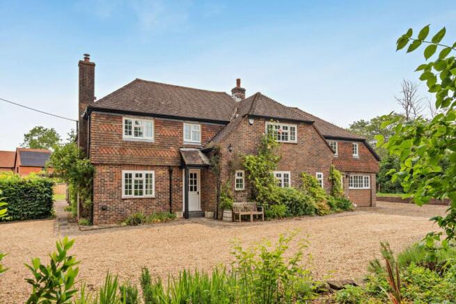 5 bed property, in New Road, £1,000,000