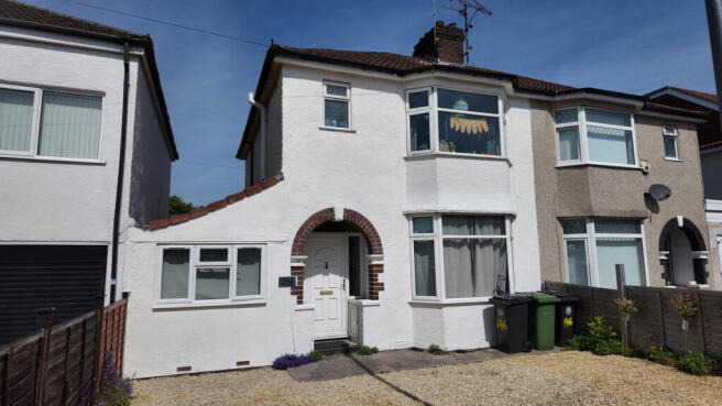 5 bed property, in Overndale Road, £425,000
