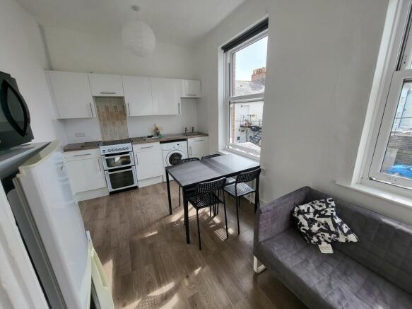 8 bed property, in Hulls Lane, £800,000